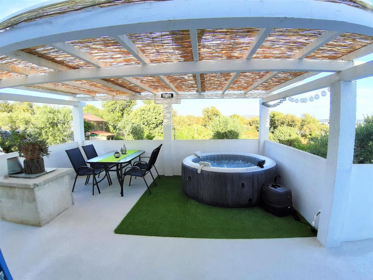 Apartment Svilan - Terrace With Sea View And Nature Zečevo エクステリア 写真